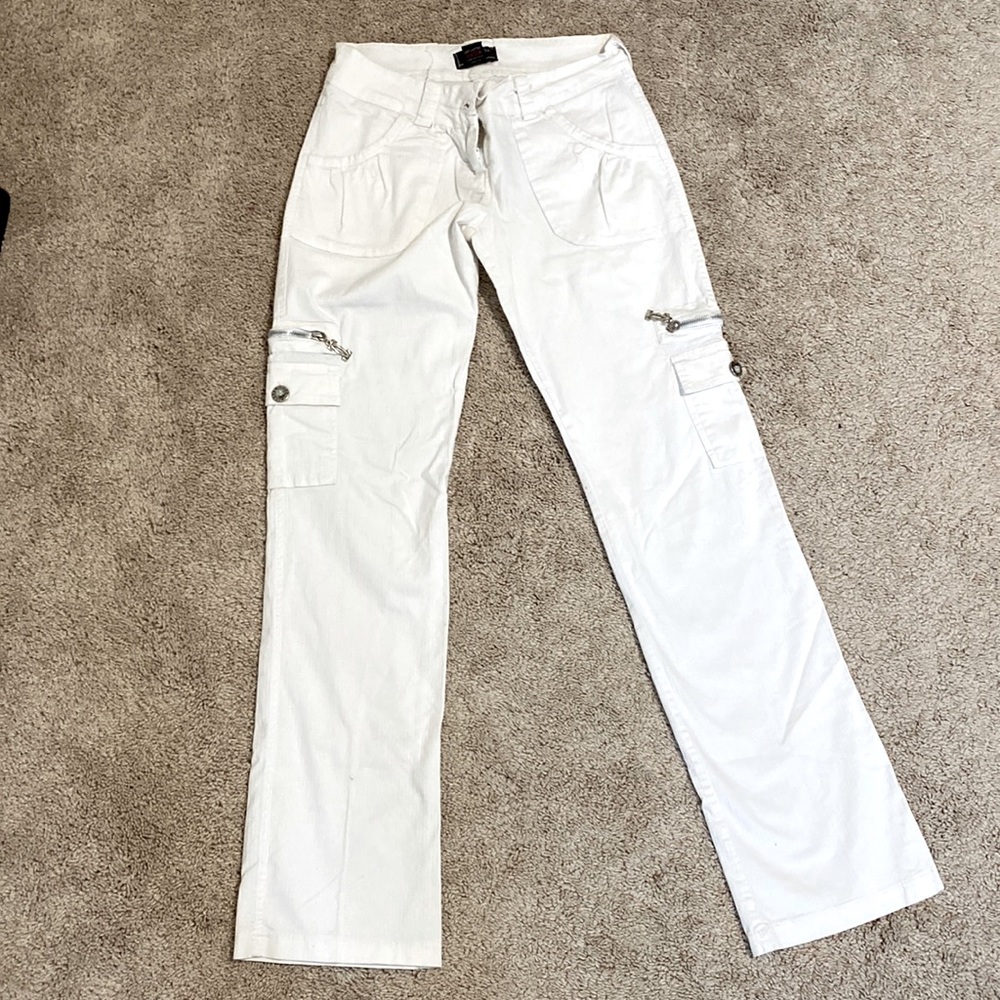 White, size 28.